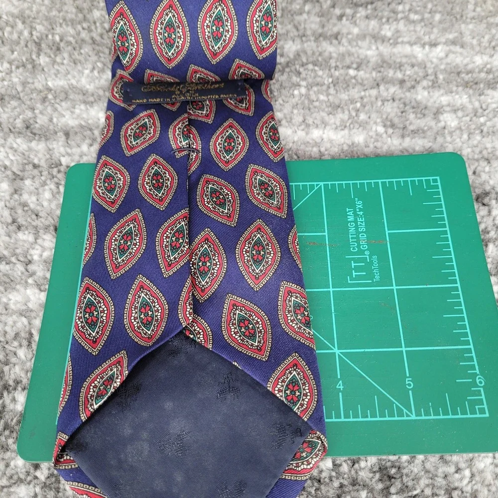 Brooks Brothers Vintage All Silk Necktie Blue Red Paisley‎ Hand Made in USA